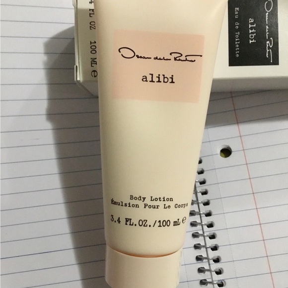 Oscar de la Renta Alibi Body Lotion - Picture 8 of 8